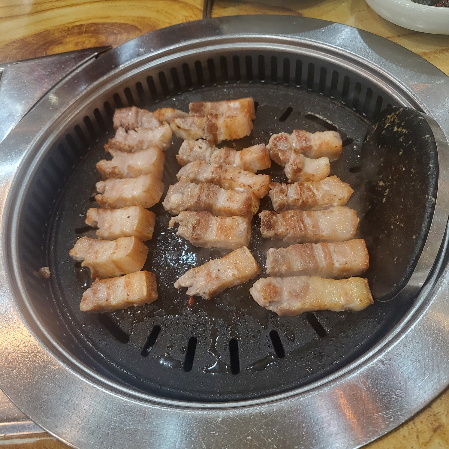 맛찬들 생오겹살1