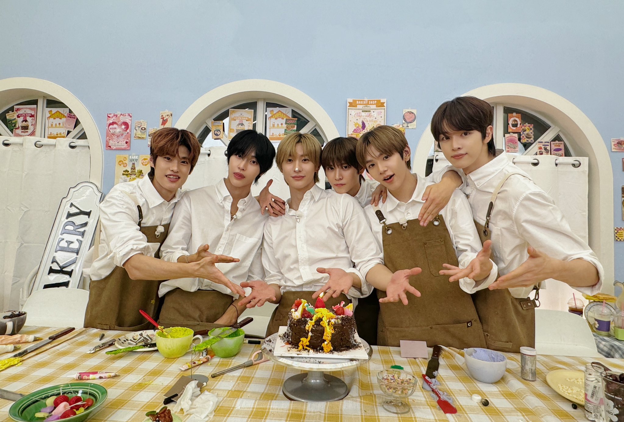 20240904케이크위라이즈트위터공계가족사진