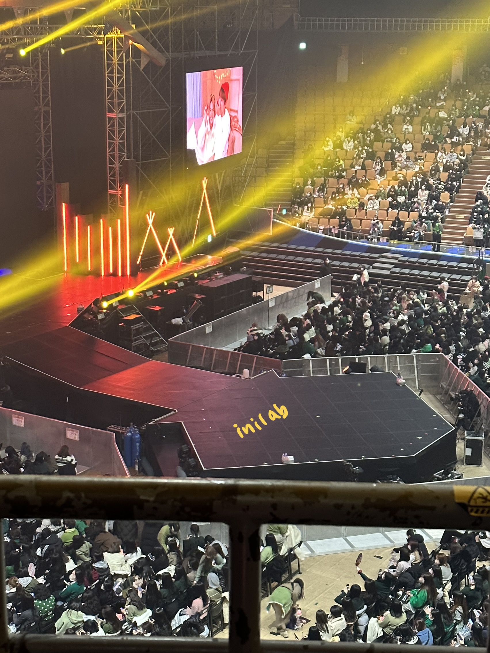  잠실 실내체육관 3층 2열 시야 (3층 좌블 난간 시야, 더비존, 콘서트 아이폰 14pro 사진)