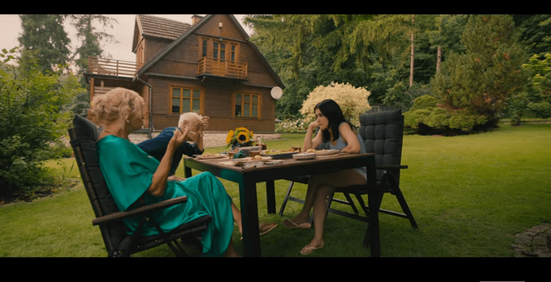 넷플릭스 또 다른 365일-라우라의 그의 부모님과의 대화 장면