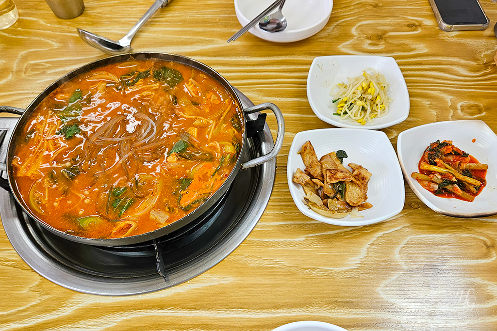 곱창전골 2인분과 어묵볶음 콩나물무침 열무김치 밑반찬