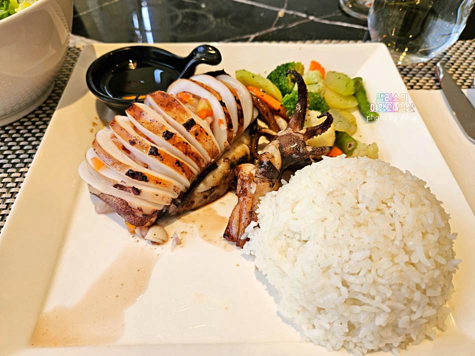 홀리데이 인 세부 시티 조식 리뷰 + 알라카르테 런치