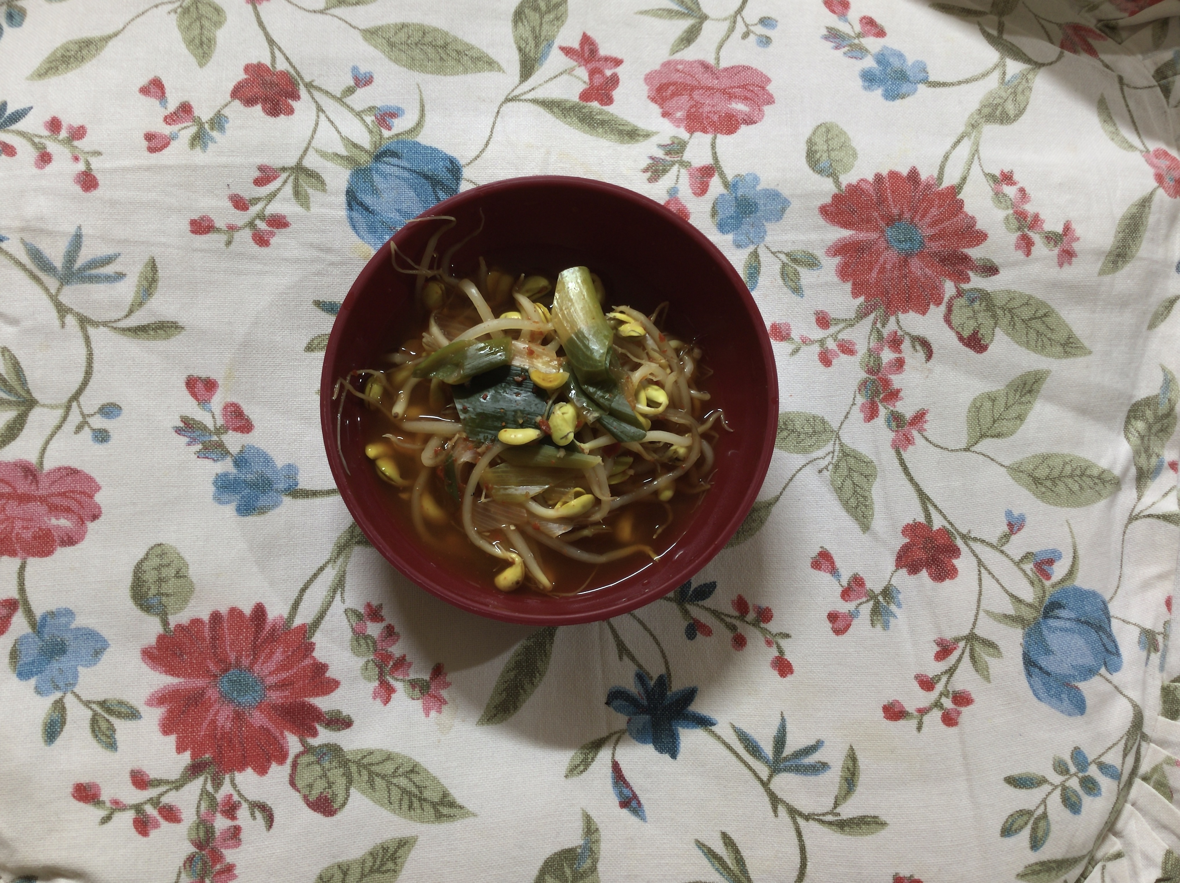  칼칼하고 시원한 풍미, 콩나물국(Bean Sprout Soup)