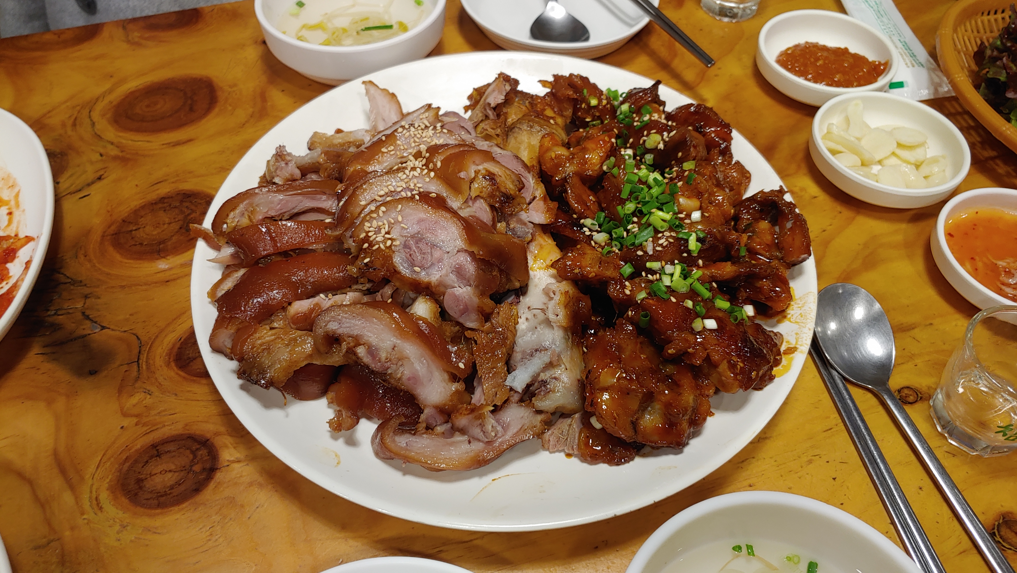  자꾸 생각나는 매운맛, 매운족발이 맛있는 원조한방족발