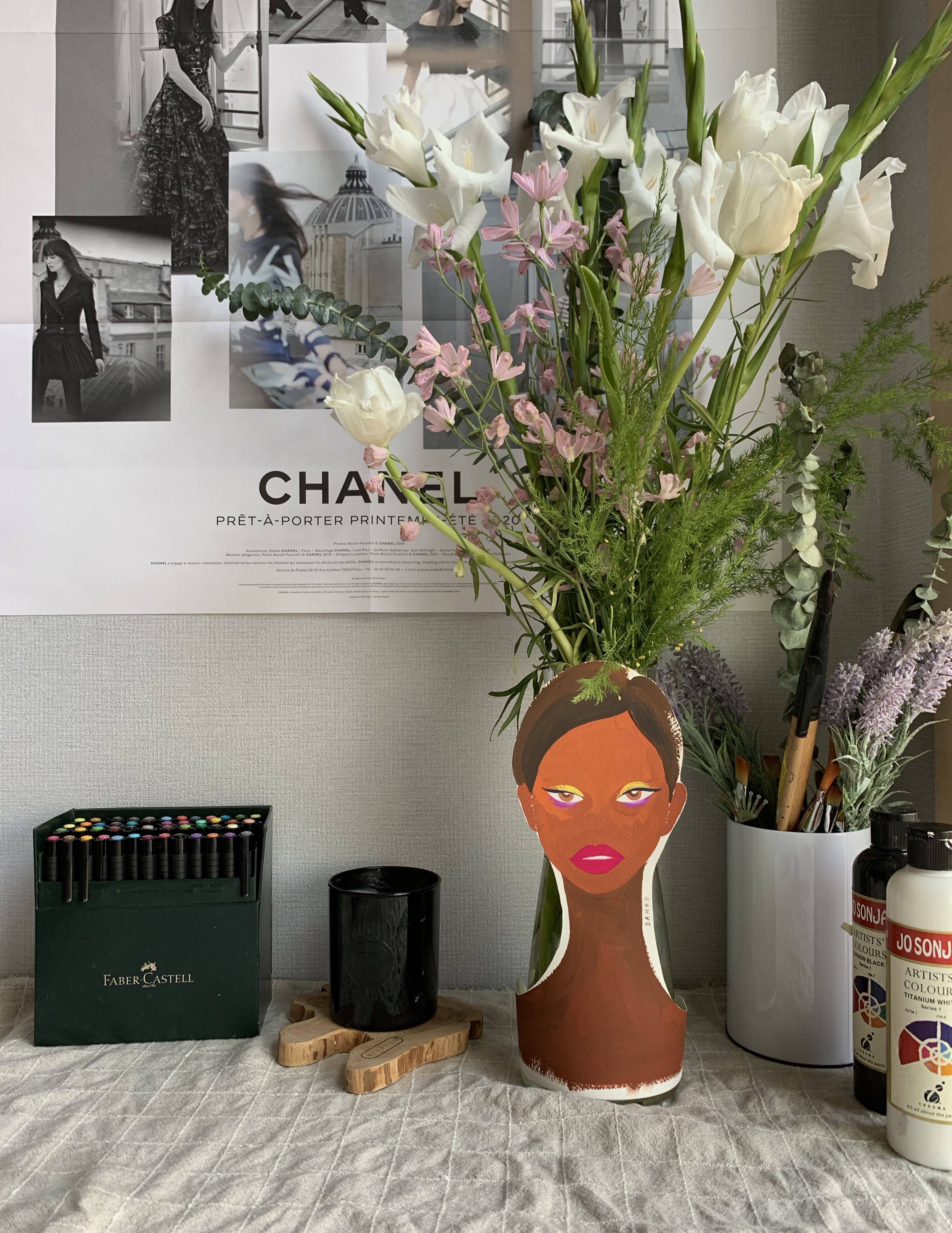  Vase Woman