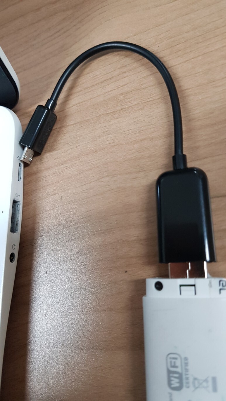 USB to Micro 5핀 케이블을 이용하여 USB 포트 하나 확보 가능