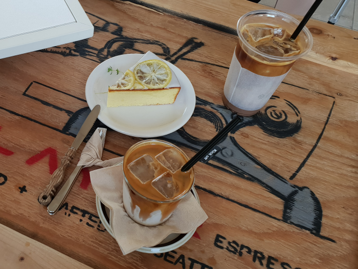키코프커피-레몬케이크와-커피메뉴