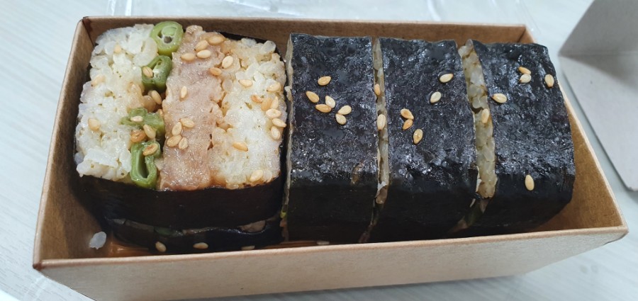 미니스톱 전복떡갈비 김밥 맛있어요