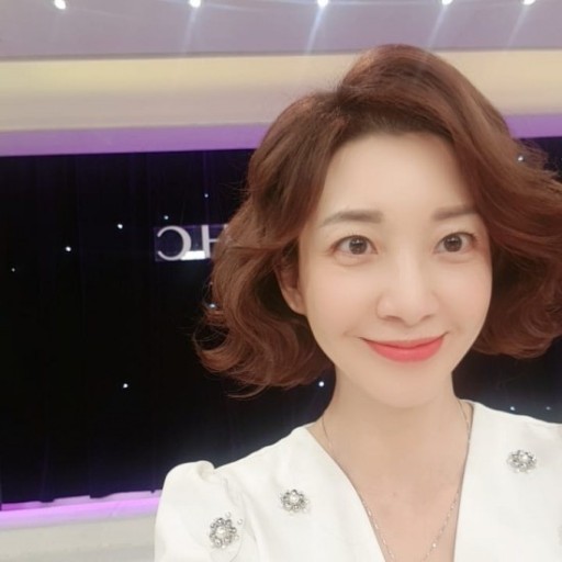  이아현 실검등극 72년생으로 49세 미모와 3번째남자 관계