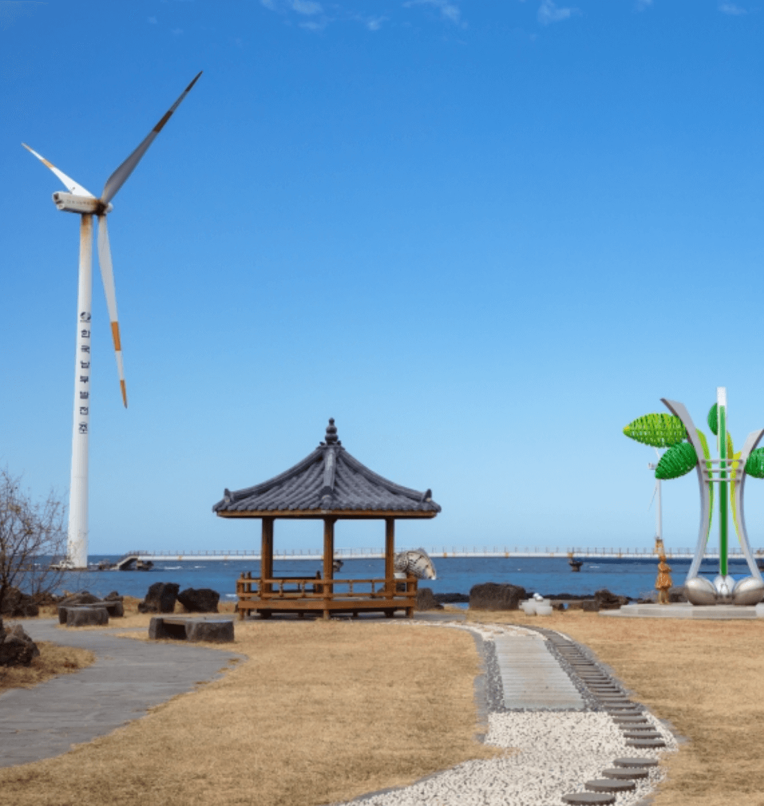 제주 신창풍차해안도로 풍차와 바다가 어우러진 낭만적인 추천여행지 ⓒ한국관광공사
