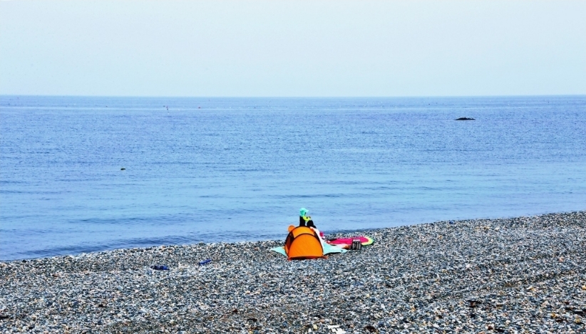 봉길대왕암-해변에-텐트가-한개-설치되어-있다
