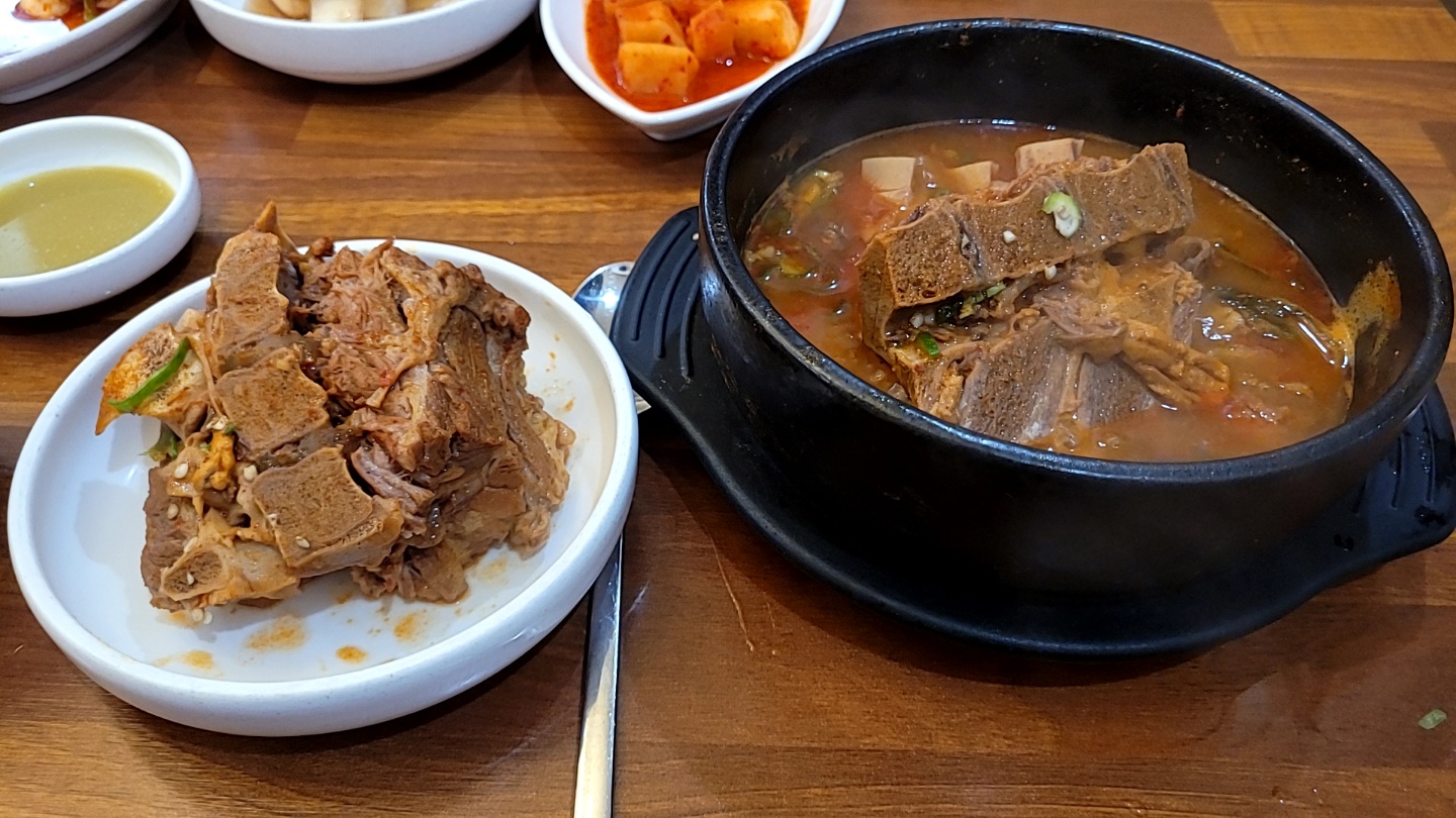  교대 뼈해장국 삼식이감자탕