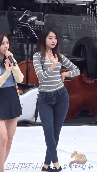 [연예] [움짤]         베스티 다혜 사복 리허설 . GIF -  와이드섬