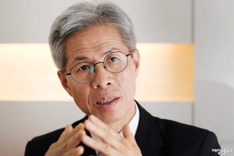 권영국 대선후보, 김문수 악수 거절