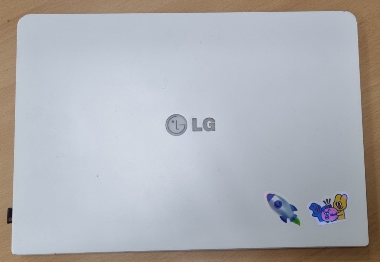  구형 LG 그램(14Z950) 뒤틀린 하판 교체 및 배터리 교체