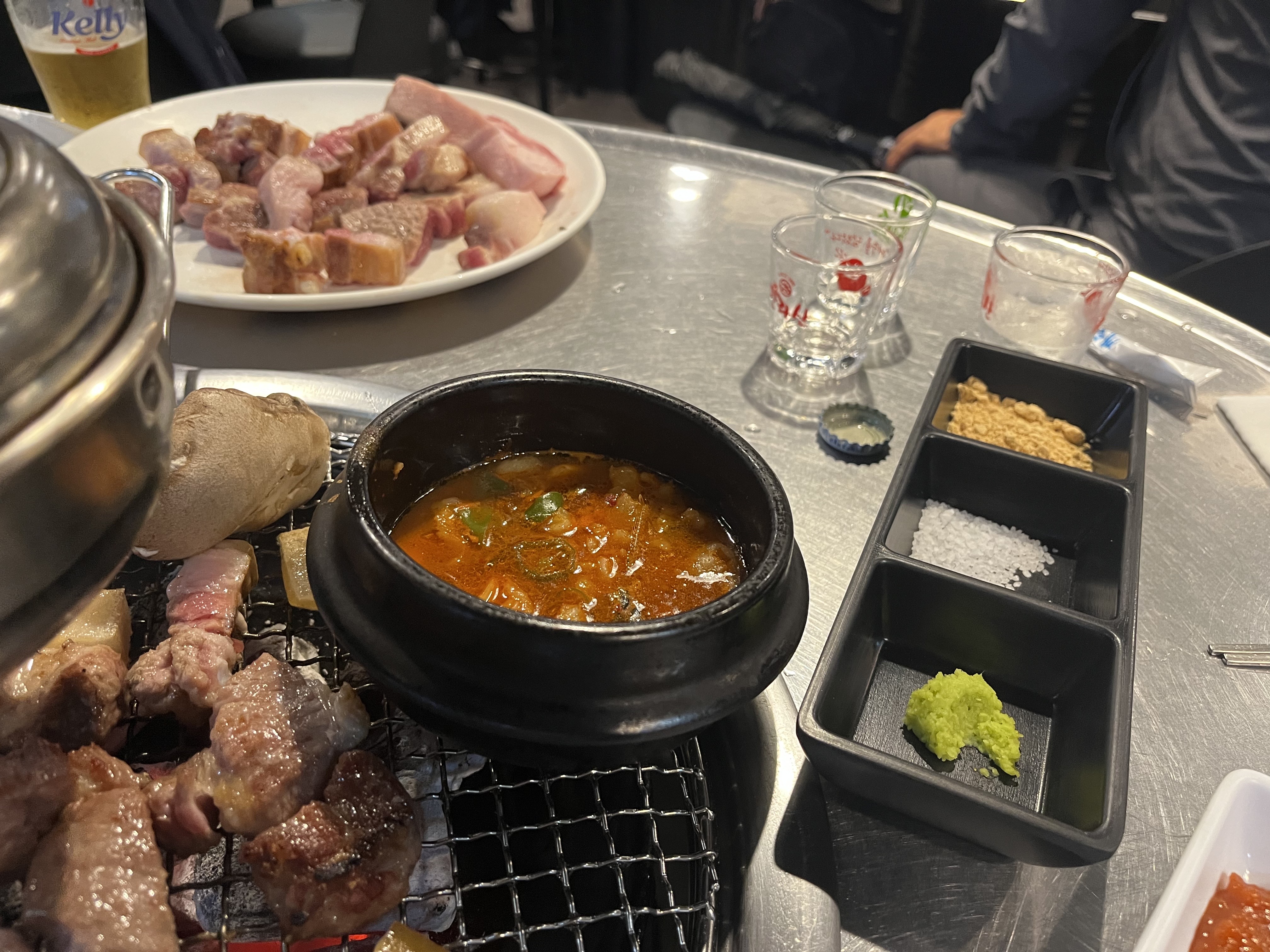 돼지삼춘생구이 이미지