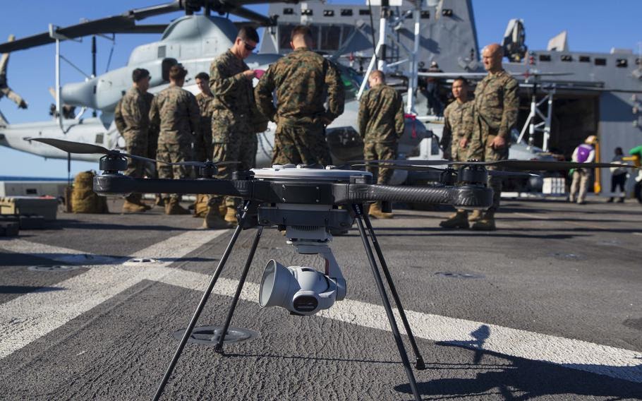 USS New Orleans에서 미 해병대는 이동형 전자전 드론을 처음으로 시험하고 있다.