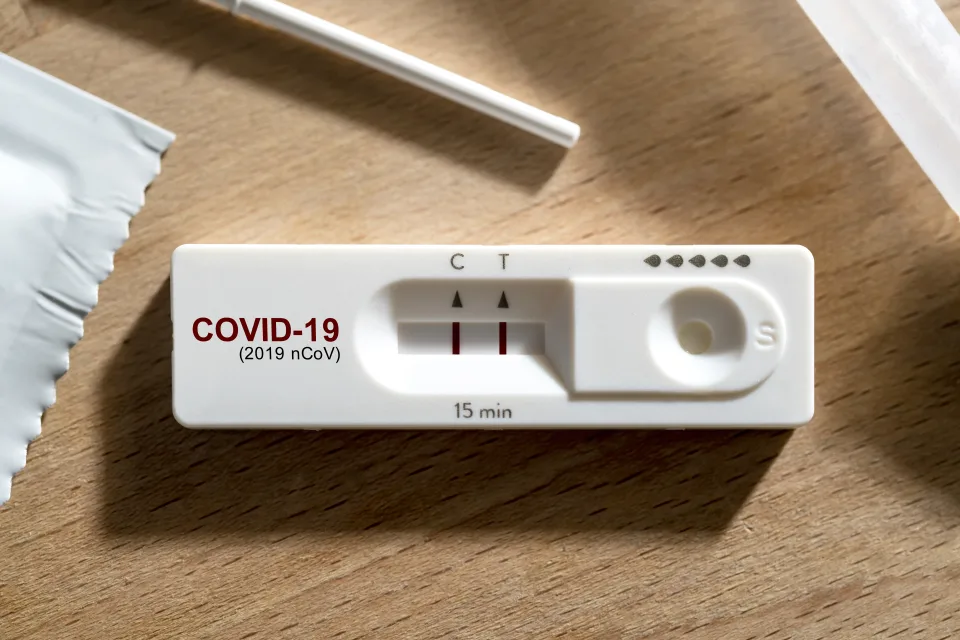  CDC는 5일간의 코로나19 격리 지침을 철회했습니다. 그 이유와 변경된 내용을 확인하세요.