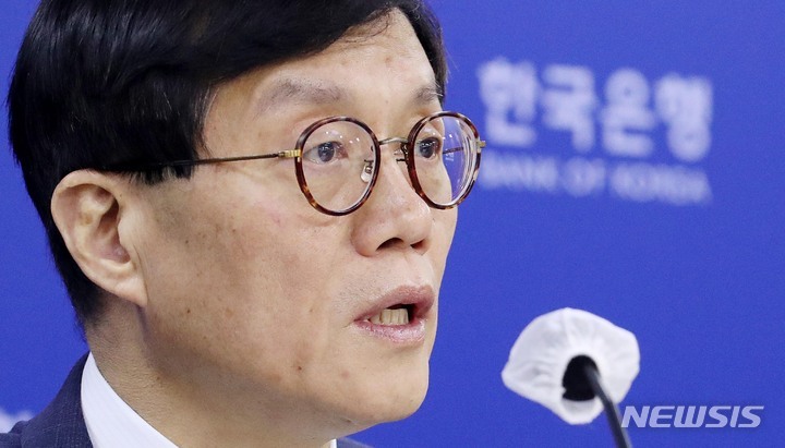  이창용 "한국 성인 16%, 가상자산 계좌 있어…골칫거리"