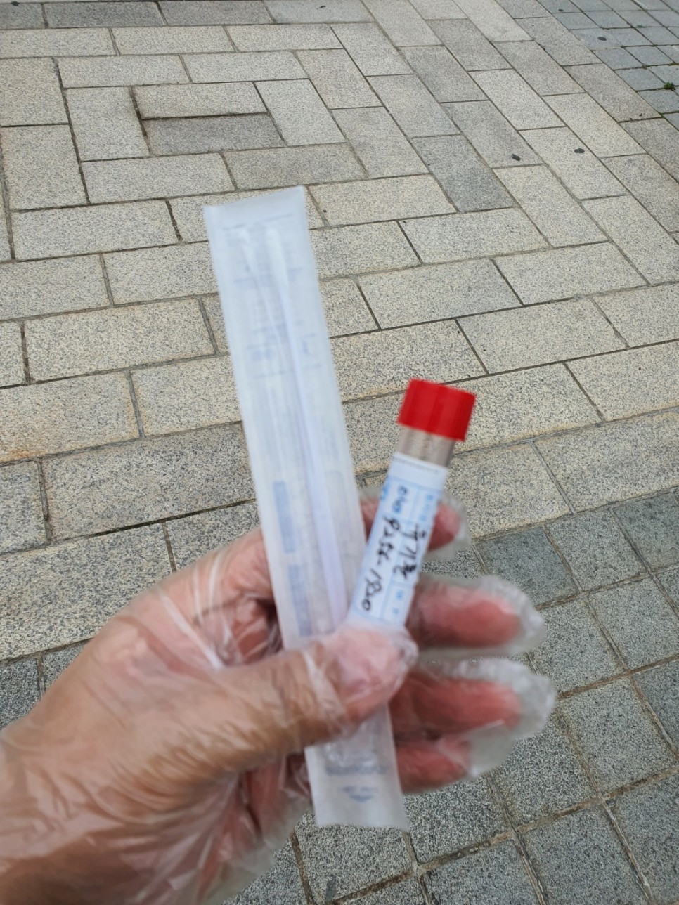 나는 인천에 있는 무료 코로나19 테스트 센터 아트센터에 있다. 6