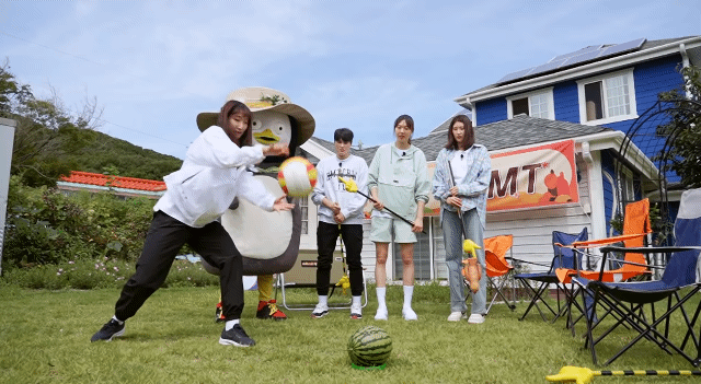  정지윤, 배구공으로 수박깨는 배구 선수 (feat. 펭수)