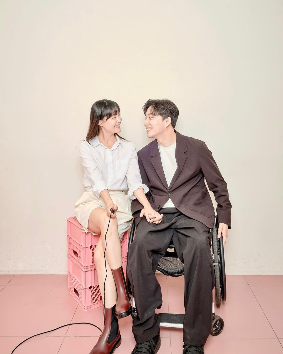  시크릿 송지은, 유튜버 박위와 깜짝 열애 발표..."선물같이 찾아온 소중한 사람"