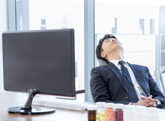  낮잠 잘 때는 바로 이 자세