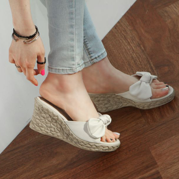  리본 포인트 7cm 웨지힐 슬리퍼