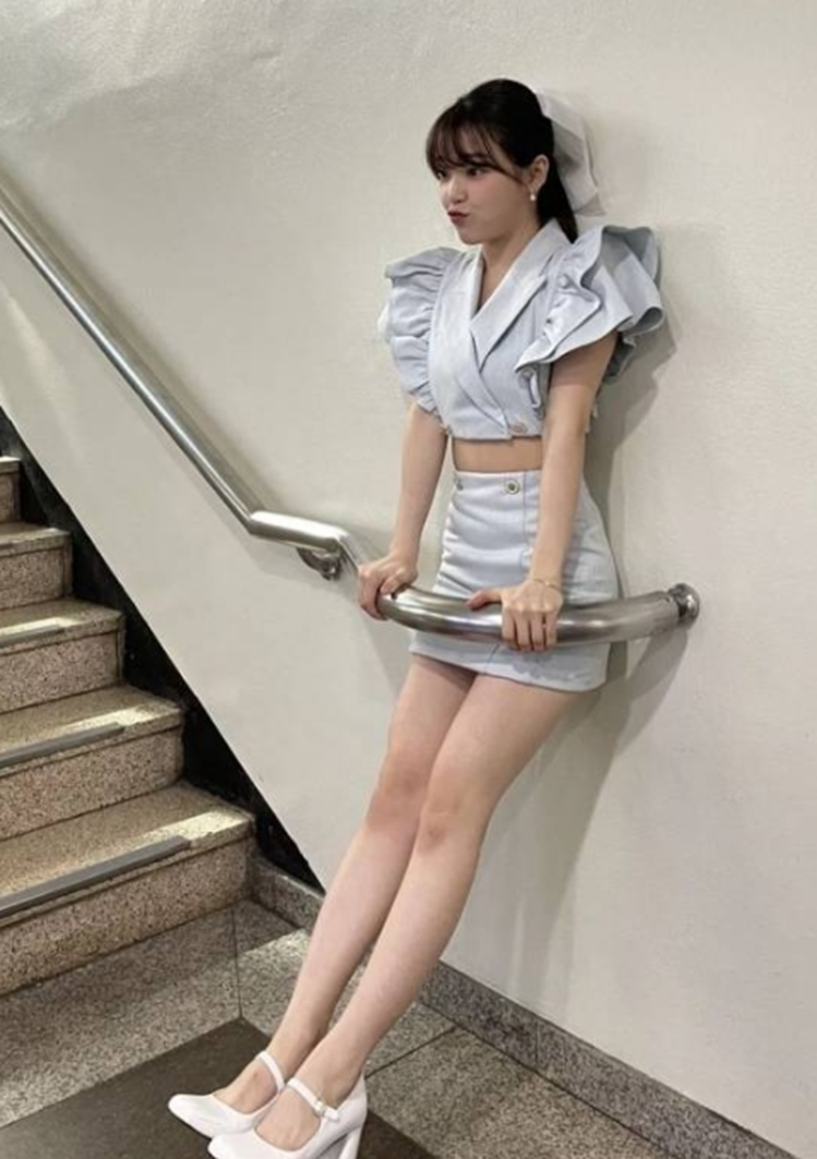 아이돌 멤버 두명이 들어갔다는 화제의 뮤뱅 포토 스팟존…jpg | 인스티즈