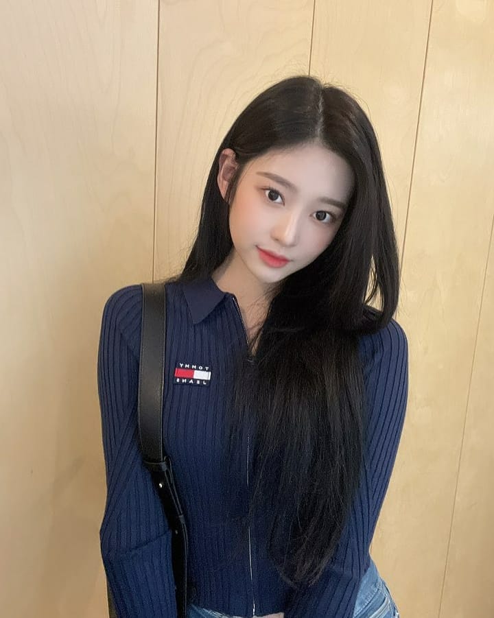  아이즈원 김민주 눈보다 더 눈에 띄어~~