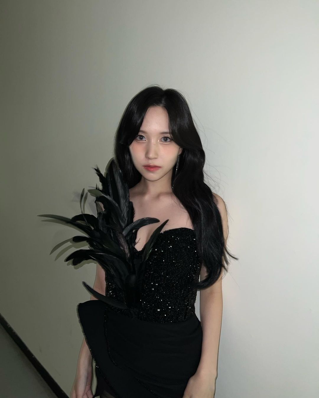  트와이스 미나 블랙스완 드레스 인스타그램 사진