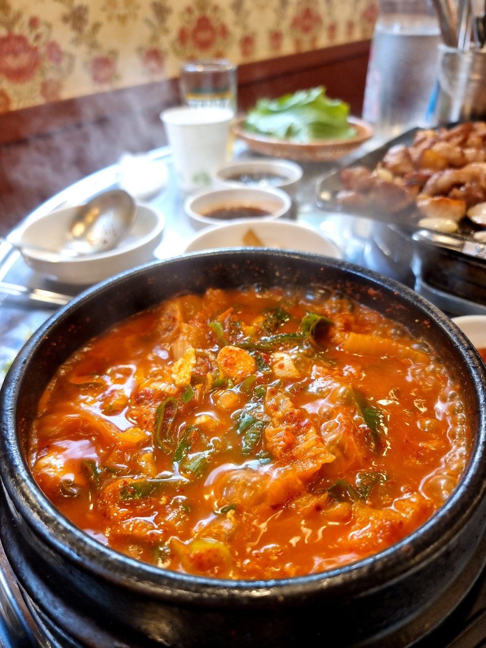 평화김해뒤고기 건국대학교  김치찌개 사진