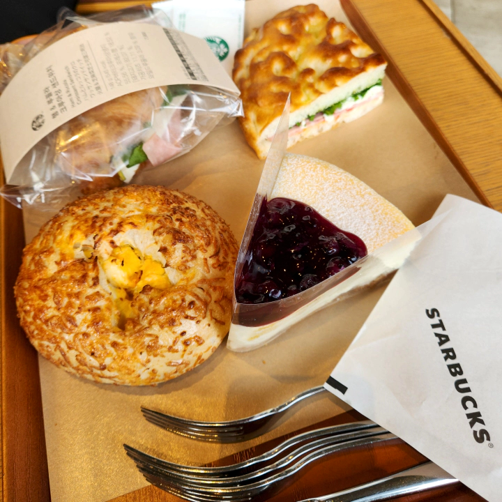 스타벅스 더북한강R점에서의 아침 식사