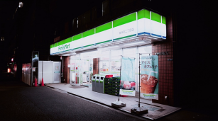 편의점 저녁 외부 모습