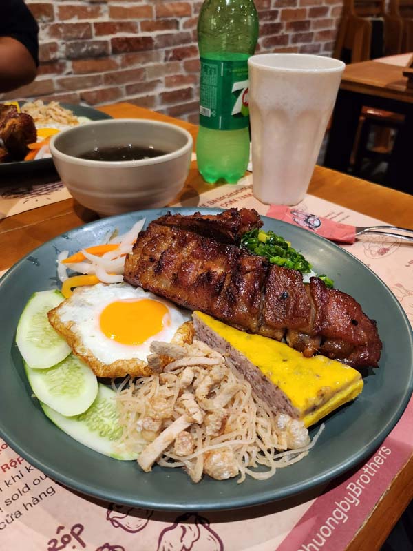 호치민여행_호치민맛집_5군_깔끔한껌승식당_껌땀사비쯔응_껌승립