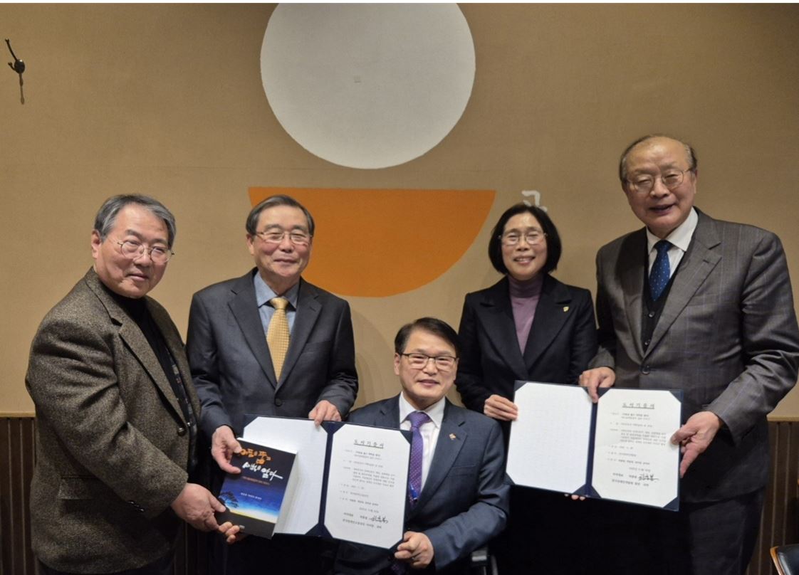 &quot;어둠을 뚫고 새벽을 열다&quot; 도서400권 장애인개발원 ㆍ고용공단 기증식 개최https://www.dpi1004.com/6223