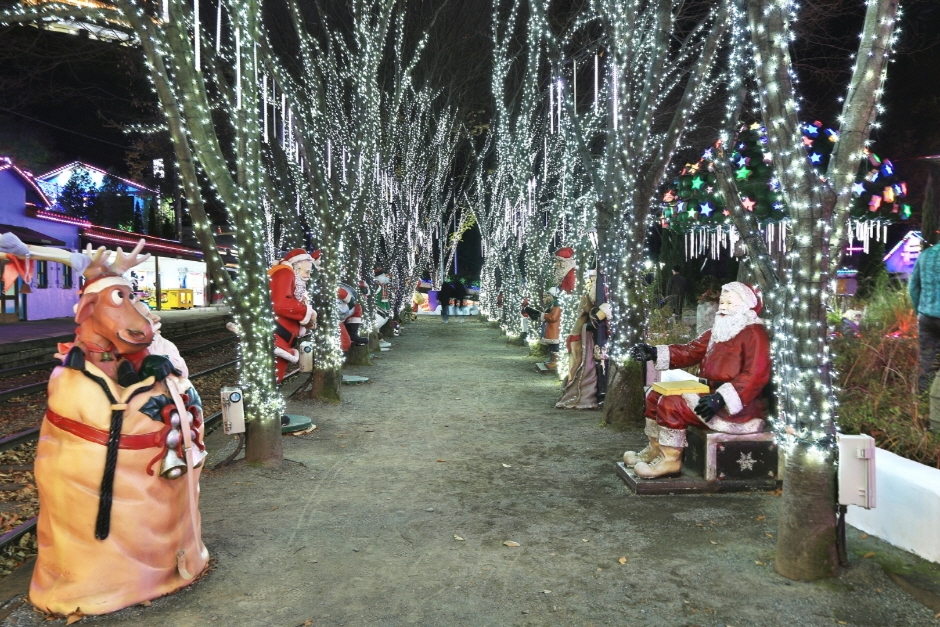 경북 불빛 축제&amp;#44; 청도 산타마을 빛 축제 / 사진 = 대한민국 구석구석