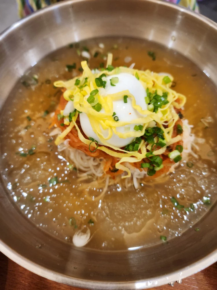 물냉면