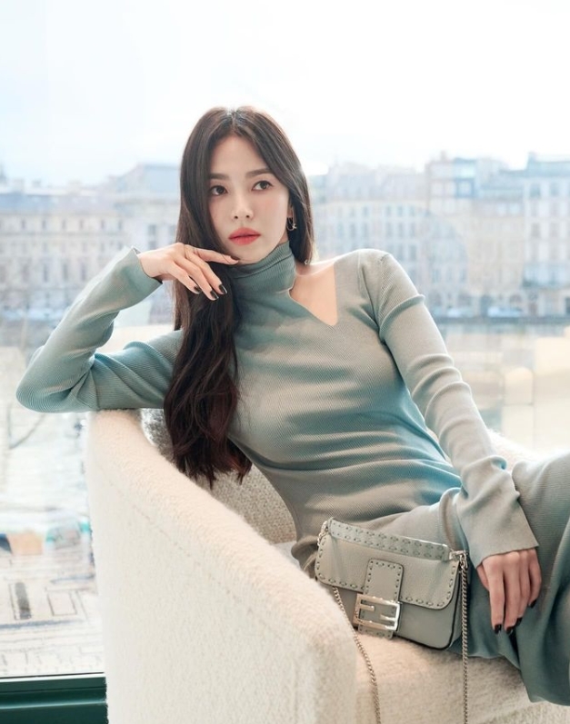  배우 송혜교가 절정의 미모를 과시