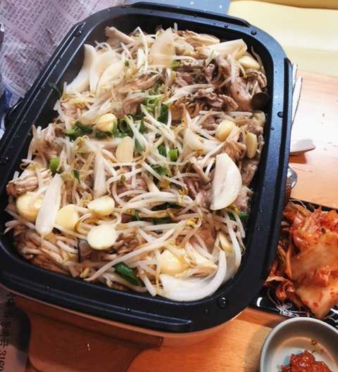  숙주버섯돼지고기찜은 햄벅입니댜