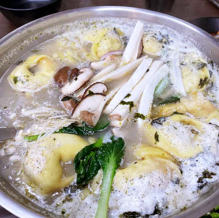  6시내고향 강원 철원 만두전골 만두소에 무우가 들어간 손만두 버섯전골 맛집 오늘 방송 추천 정보 위치 어디