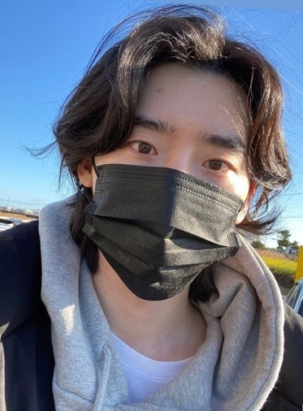  이종석, 여심 흔드는 훈남…머리 기르니 분위기까지 더해졌네