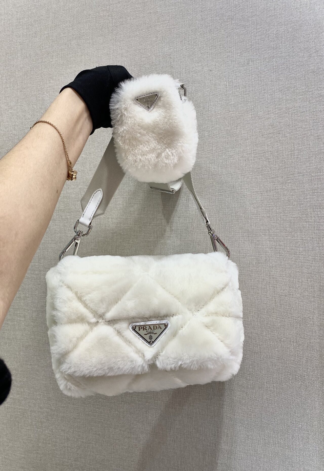 [PRADA] 프라다 시어링 숄더백 R03710886 (2 COLOR)