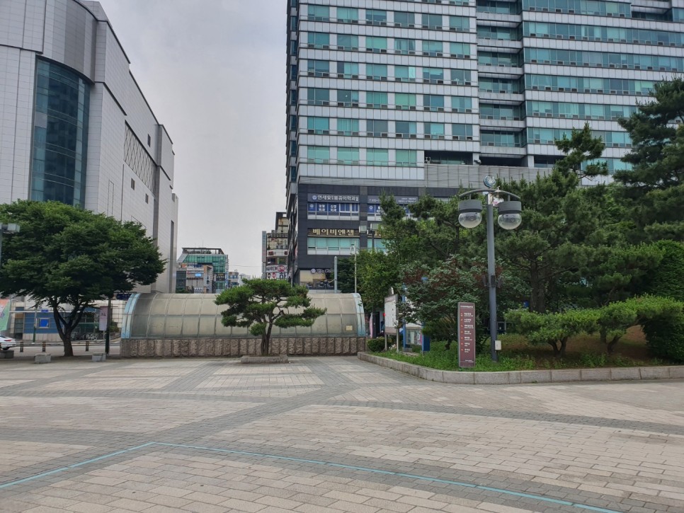 나는 인천에 있는 무료 코로나19 테스트 센터 아트센터에 있다. 4