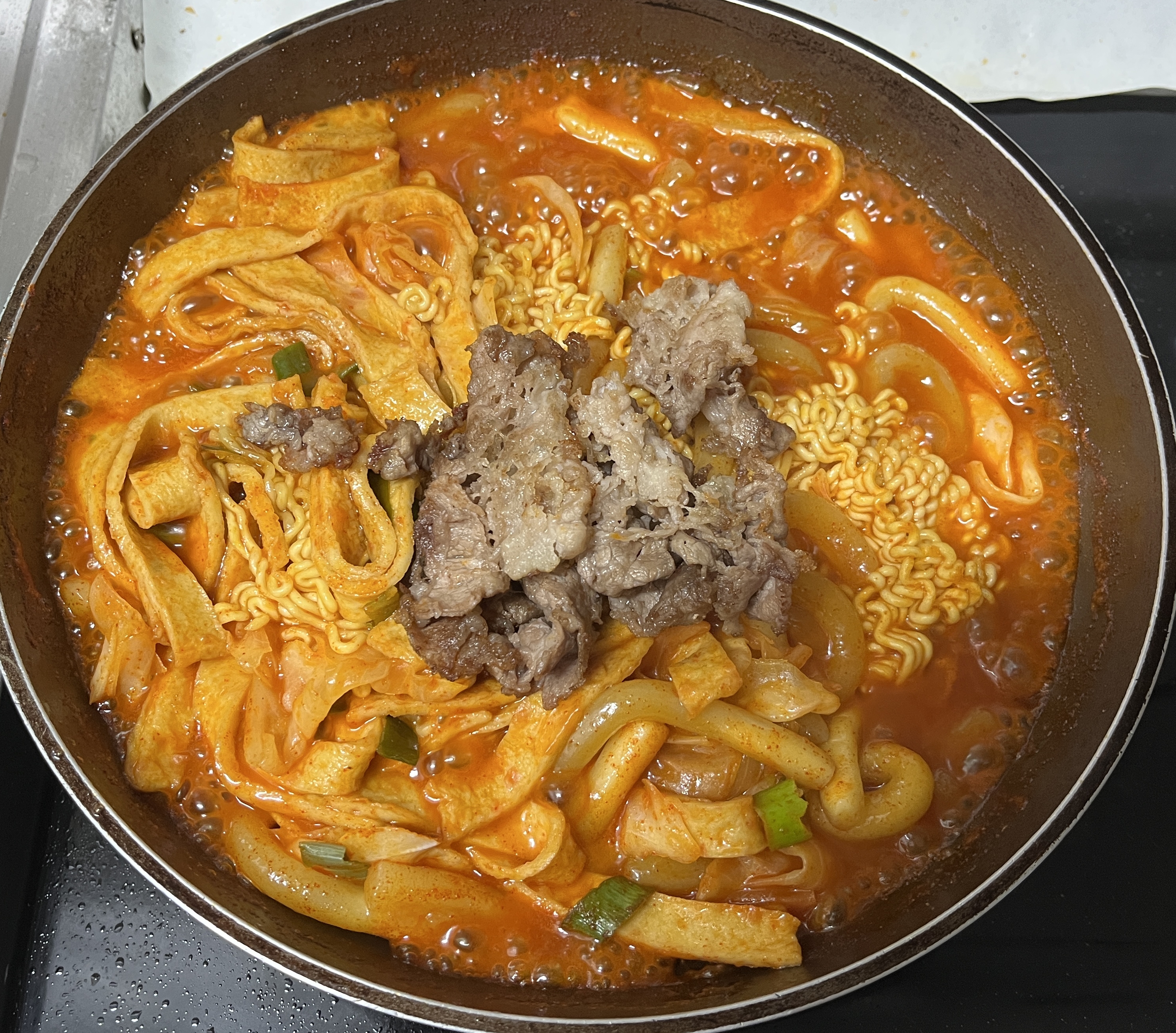 호로록-우삼겹-떡볶이-완성모습