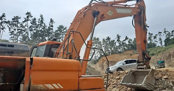  두산 DX300LCA 2013년식 6200만원 판매합니다.