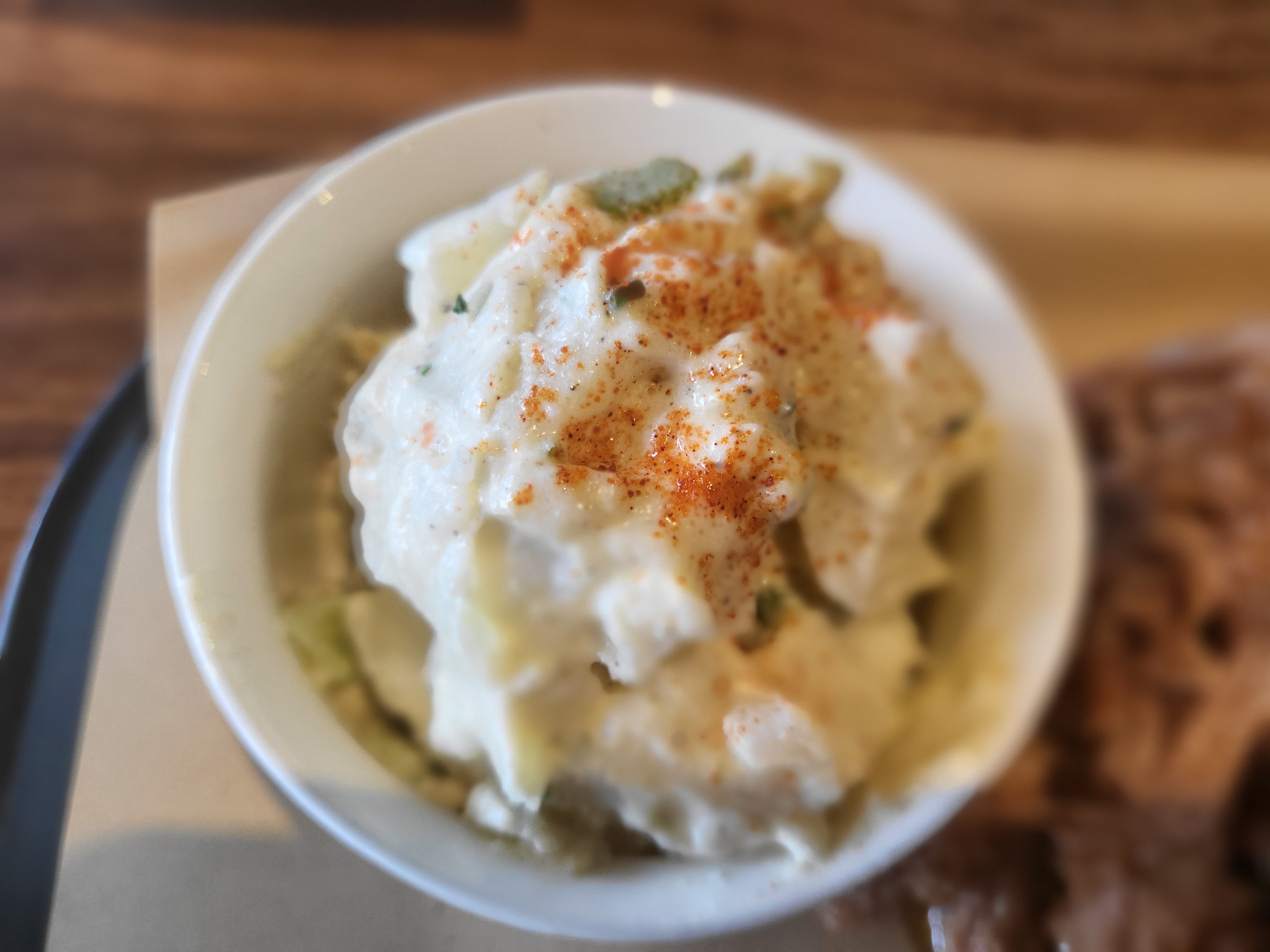 포테이토샐러드다. 우리가 흔히 아는 맛이기도 하지만 이 집만의 비법도 섞인 것 같다 감자가 담백하고 소스와 같이 먹으면 정말 담백한 샐러드 맛이 난다