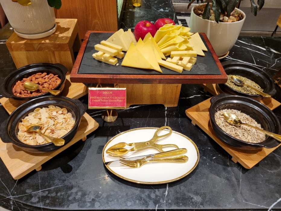 HANOI DOLCE BY WYNDHAM GOLDEN LAKE HOTEL BREAKFAST