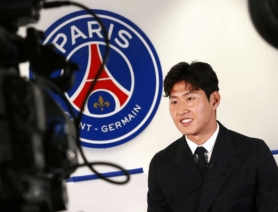 PSG홈페이지 이강인 PSG 이적 사진 이미지 입니다.