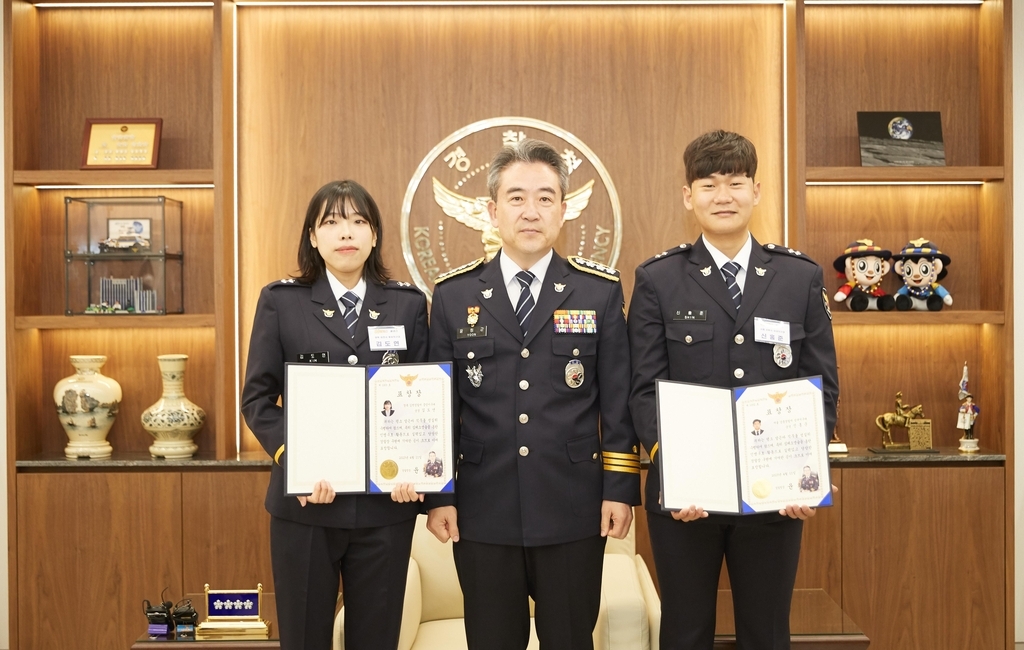"세상에, 너무 감사합니다." 식당에서 심정지로 쓰러진 남성에게 1초의 망설임 없이 달려간 남녀의 정체